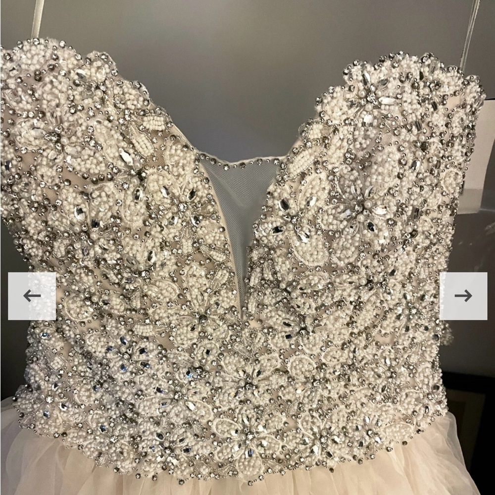 Maggie sottero stress size 4. I’m 5”7 124 lbs can wear up to 4inch heels